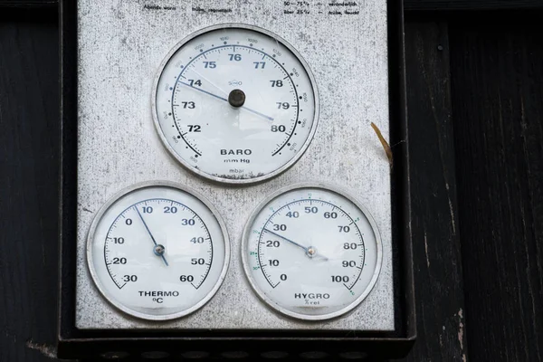 Meteorologická Stanice Barometrem Teploměrem Vlhkoměrem Přístroje Měření Počasí — Stock fotografie