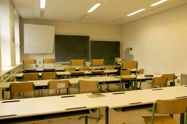 Une Salle Classe Vide Dans Bâtiment Scolaire Pendant Les Vacances — Photo