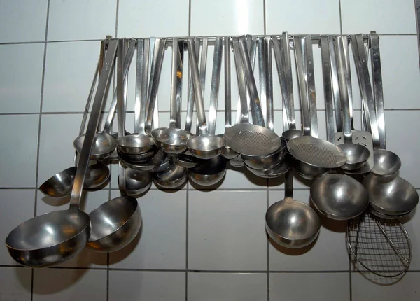 Εξοπλισμός Μαγειρέματος Κουζίνα Στον Τομέα Της Γαστρονομίας Ανοξείδωτη Κουτάλα — Φωτογραφία Αρχείου