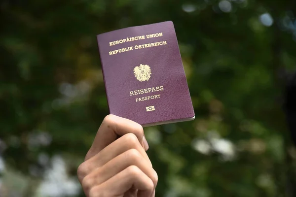 オーストリア共和国のパスポート欧州連合の身分証明書 — ストック写真