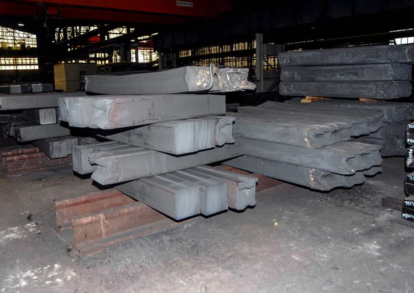 Piles Pig Iron Crude Iron Industrial Warehouse — Stock Photo, Image