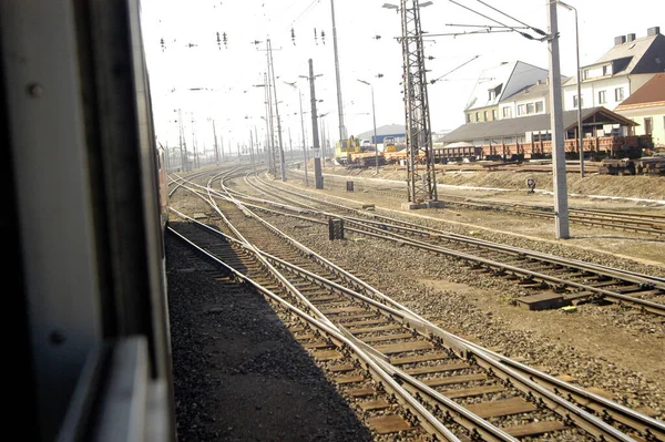 Percorso Ferroviario Mezzi Pubblici Presso Una Stazione Ferroviaria Giornata Sole — Foto Stock