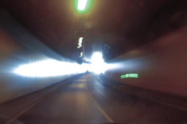 Tünel görüşü insan korkusunun ve endişesinin sembolü.