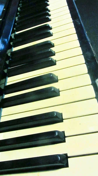 Eine Musikalische Klaviertastatur Mit Schwarz Weißen Klaviertasten — Stockfoto