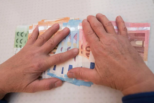 Hände Eines Alten Menschen Der Nach Geld Finanzen Und Rente — Stockfoto