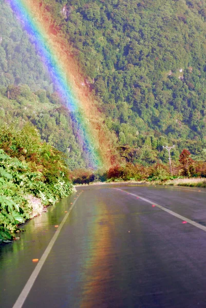 End Rainbow Wet Road Mountain Forest Back — Stock Photo, Image