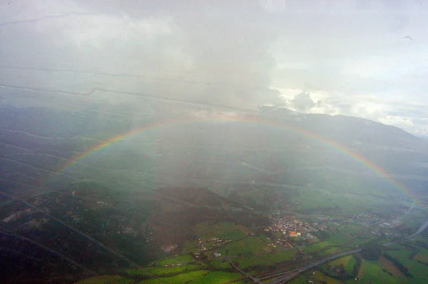 Arco Íris Céu Visto Avião Céu Nublado — Fotografia de Stock