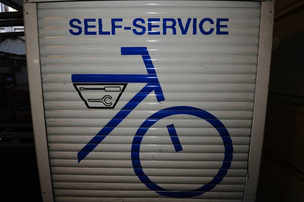 Fiets Zelfbedieningsstation Teken Blauw Pictogram Witte Achtergrond — Stockfoto