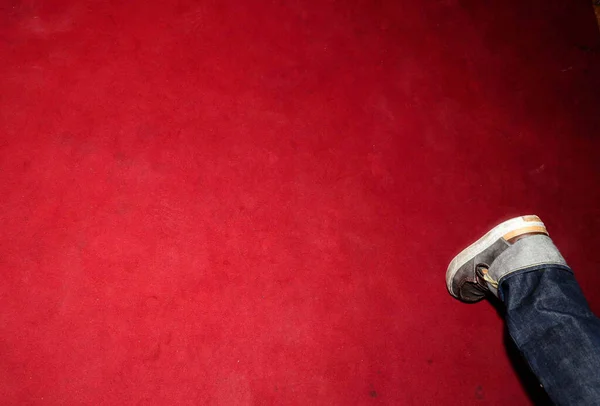 Ноги Человека Убегающего Красной Дорожке — стоковое фото