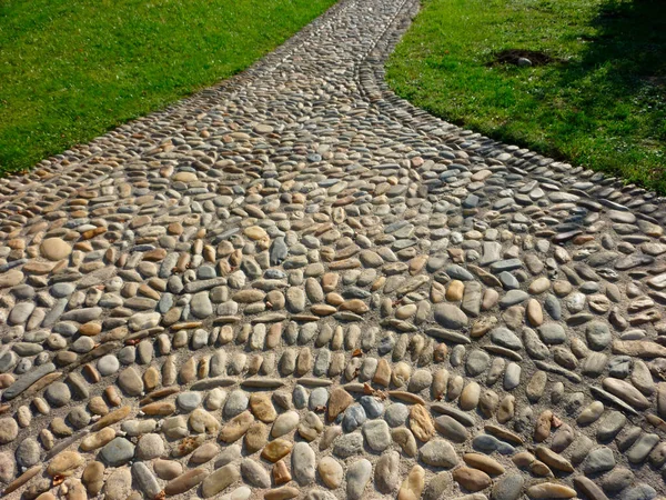 歩道の石畳の舗装道路や道のヴィンテージスタイルの舗装 — ストック写真