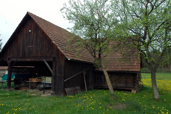 Alpská Farma Statek Žijící Venkově Horách — Stock fotografie