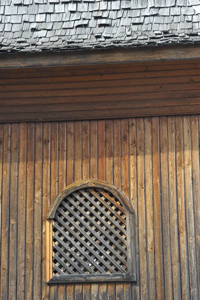 Une Petite Fenêtre Bois Dans Une Vieille Maison Bois Sur — Photo