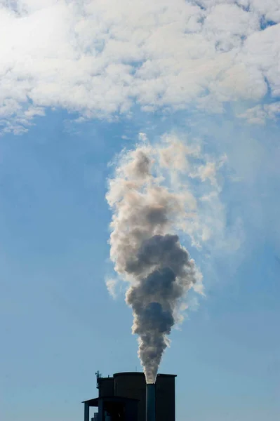 Fumaça Que Sai Uma Chaminé Industrial Emissões Poluentes Indústria — Fotografia de Stock