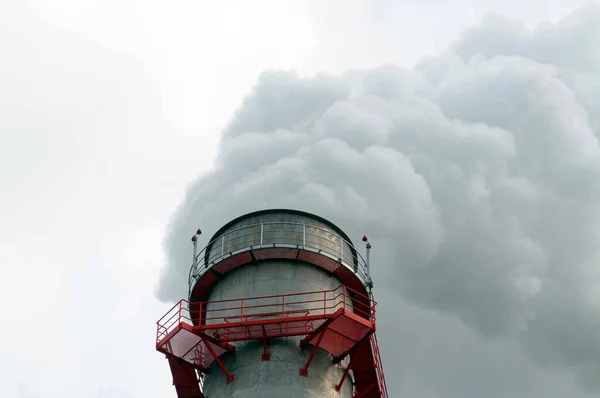 Ipari Kéményből Kiáramló Füst Szennyezőanyag Kibocsátás Iparban — Stock Fotó