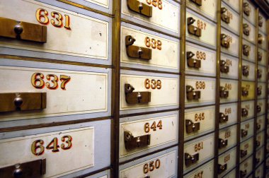 Kiralık kasa ya da kiralık kasa, eski kasalardaki altın numaralar.