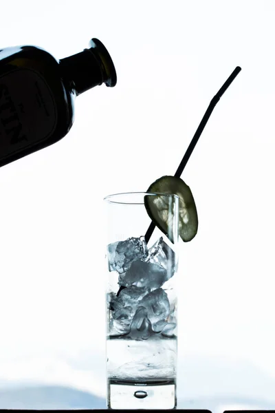 Gin Bottle Glass Ice Cubes Slice Cucumber Gin Tonic — Stock Photo, Image