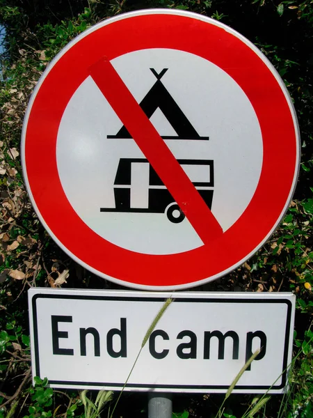 Verbod Campingbord Cirkel Met Doorgestreepte Tent Kampeerbusje Eindcampingbord — Stockfoto