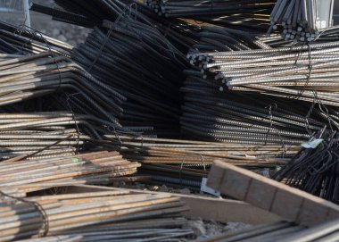 İnşaat alanındaki yapı çeliği ya da inşaat çeliği boruları