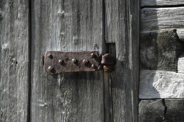 Avustralya Alpleri 'ndeki Avustralya topraklarında tipik ahşap bir ev.