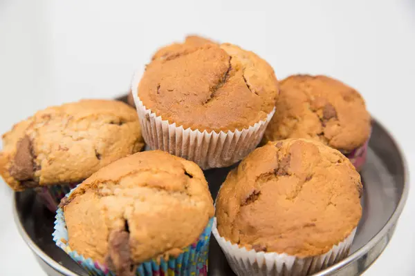 Kek, pastaneden tatlı ve lezzetli bir tatlı.