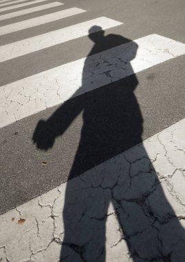 Yaya geçidi, sokakta yaya güvenliği için bir yol işareti.