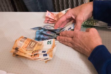 Avro banknotları nakit işlemleri için, Avrupa Birliği 'nde ödeme