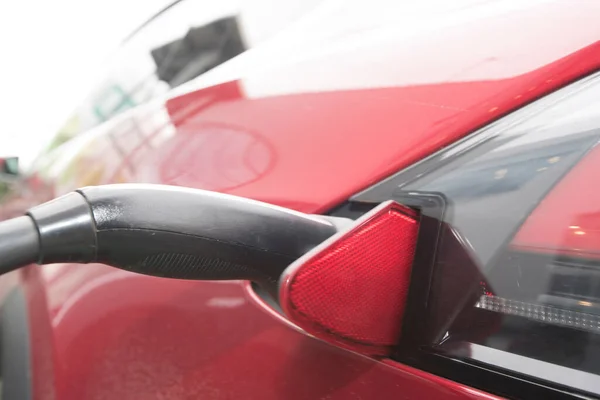 Carregamento Carro Eléctrico Numa Estação Serviço Eléctrica — Fotografia de Stock