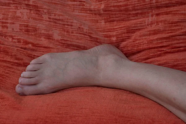 Barfuß Mensch Ohne Schuhe Und Socken Den Füßen — Stockfoto