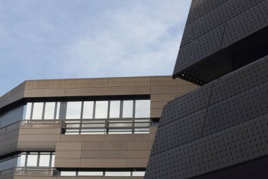 Modern bir binanın ön tasarımı, mimarisi ve tasarımı