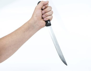 Bıçaklı bir saldırgan bıçakla saldırıyor.