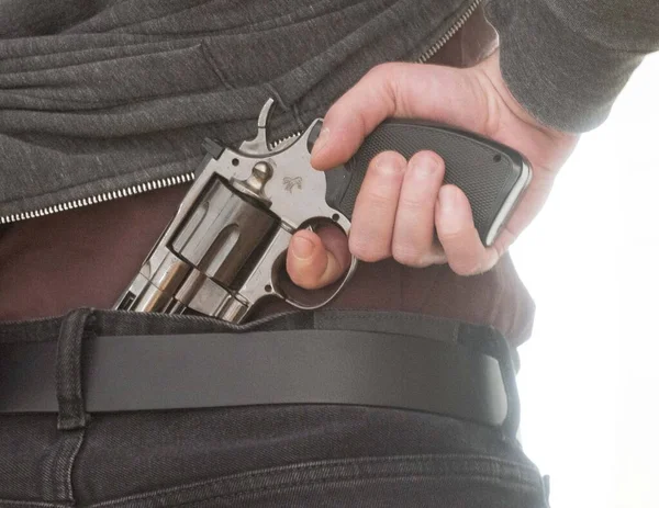 Person Mit Revolver Der Hand Tödlicher Und Gefährlicher Waffe — Stockfoto