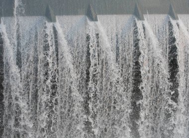 Şelale ya da şelale, kayalıklardan akan tatlı su.