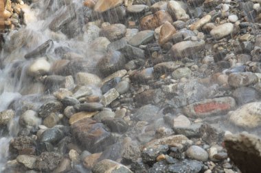 İnşaat endüstrisi için kum ve çakıl madenciliği