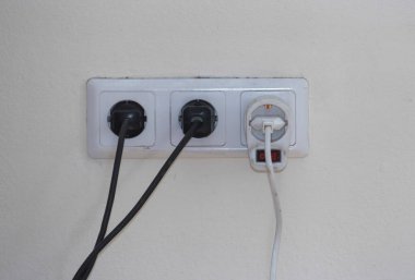 220 volt elektrik prizi ve kablo, evde ve ofiste güç kaynağı