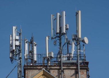 Cep telefonu ya da cep telefonu ağındaki baz istasyonu ve antenler