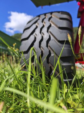 tarımda bir sorun olarak toprak sıkıştırması veya toprak yapısı bozulması