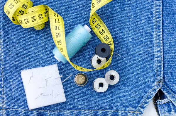 Des Fournitures Couture Sur Les Articles Denim Centimètre Des Fils — Photo