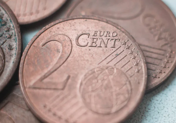 Bronz sikke 2 euro yakın çekim. Avrupa 'nın parası.