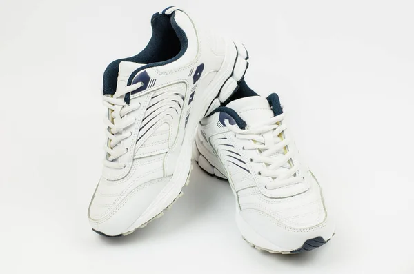 Sapatilhas Brancas Das Mulheres Fundo Branco Sapatos Desportivos — Fotografia de Stock