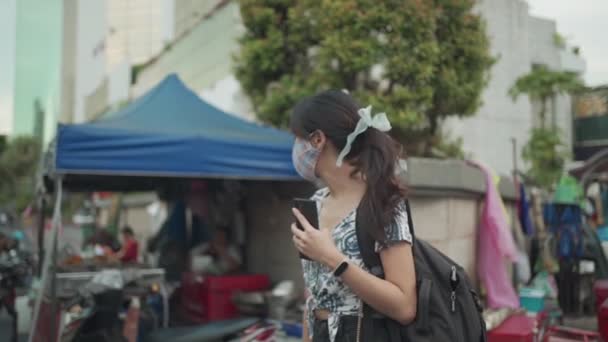 Asiática Jovem Mulher Rua Lado Cena Livre Pedestre Cruzamento Fundo — Vídeo de Stock