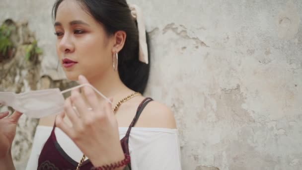 Şirin Asyalı Genç Kadın Kendini Covid Corona Virüsünden Koruyor Kadın — Stok video