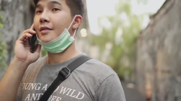 Asiatique Jeune Homme Parlant Téléphone Avec Une Émotion Positive Homme — Video