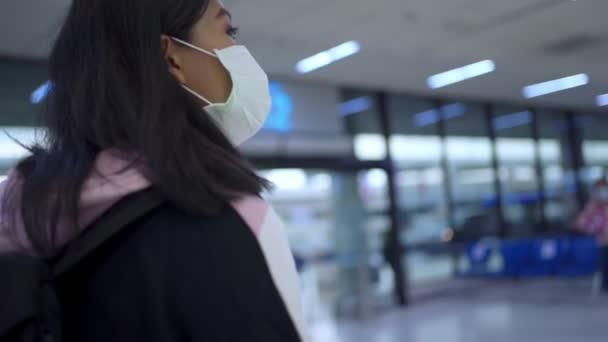 Jeune Femme Asiatique Masque Médical Protection Marchant File Attente Dans — Video