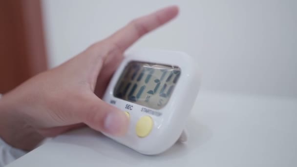 Chiudi Mano Asiatica Premi Pulsante Stop Watch Iniziare Conto Alla — Video Stock