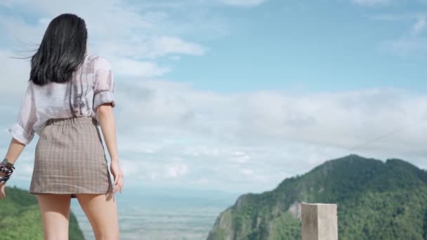 Young Asian Female Feeling Fresh Standing Top Mountain Stretch Out — Stock Video