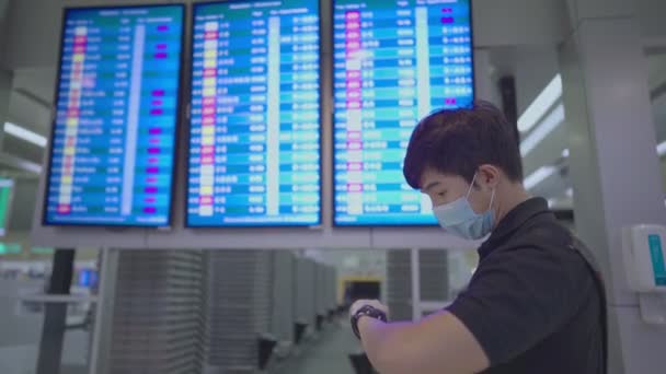 Asian Young Male Passenger Looking Airport Flight Time Screen Airline — Stock Video