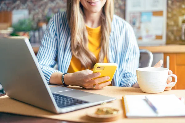 Educación Distancia Línea Trabajo Una Mujer Negocios Que Tiene Una — Foto de Stock