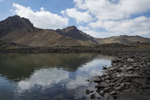 Ermenistan 'da seyahat. Dağ yolları. Süper görünümler