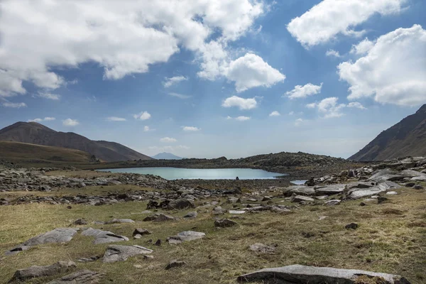Ermenistan 'da seyahat. Dağ yolları. Süper görünümler