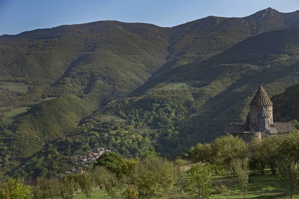 Ermenistan 'da seyahat. Dağ yolları. Süper görünümler